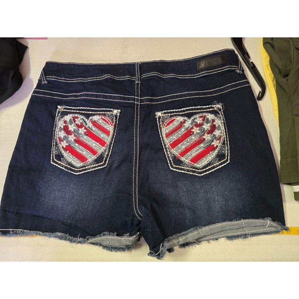 Wallflower Denim Shorts American Flag Heart Accent Pocket Rhinestone Button sz 7